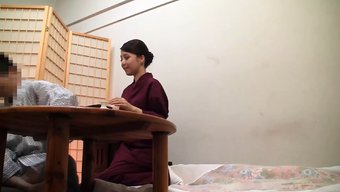 亚洲女服务员的脏嘴吸...