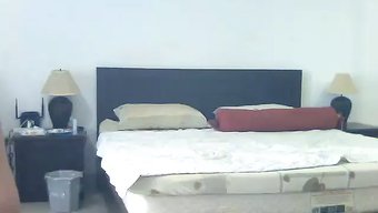 老男人和年轻的人妖参...