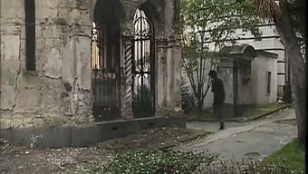 经典美女和新人一起行动