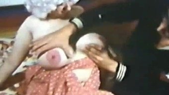 大奶子在复古色情视频...