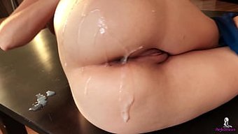 业余棕发女郎被粗暴的...