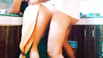 18岁的印度女孩喜欢...