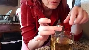 用肉桂脱光衣服:肉桂...