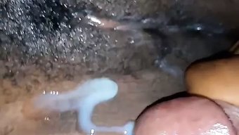 毛茸茸的少女男友在课...