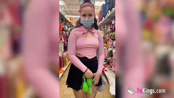 与年轻业余女孩的公共性爱