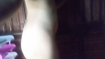 亚洲少女妻子的屁股被操了