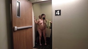 业余同性恋在公共酒店被抓住