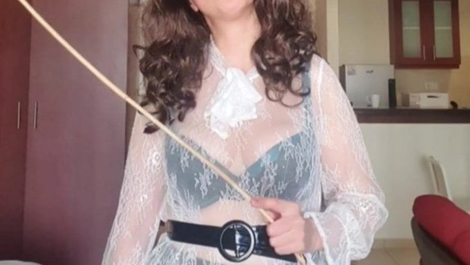 女主人lana教她的学生bdsm