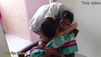 已婚印度妻子在村里的...