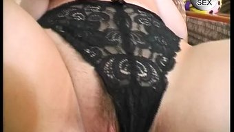 欧洲美女丽莎享受热辣的口交