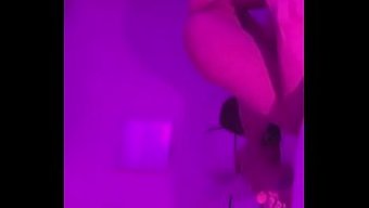 欧洲大学女孩自慰