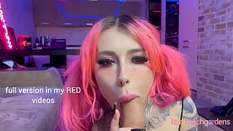 继妹在热门视频中为钱口交