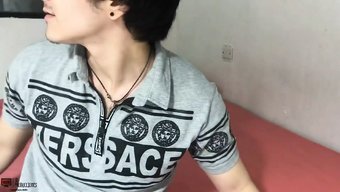 两个欲火焚身的骚继兄...