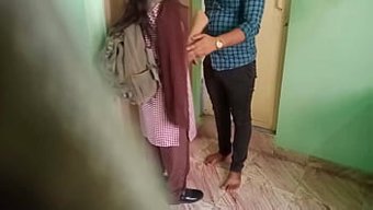 印度群交在厨房里,巨...