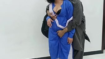 Nasir在大学宿舍...