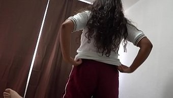 小个子大学生在学校里被操