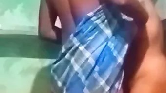 印度妻子在这个自制视...