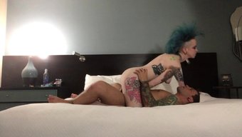 纹身少女从大鸡巴那里...