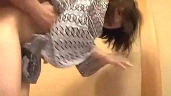 日本女孩:这个视频中...