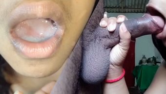 亚洲女孩深喉技巧的自制视频