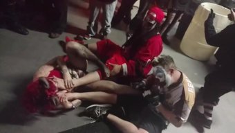 羞辱和足交的群交