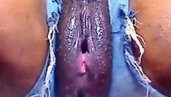 穿着靴子短裤的终极美女