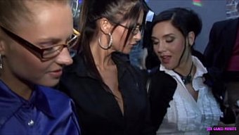 大天然乳房的群交和口交快感