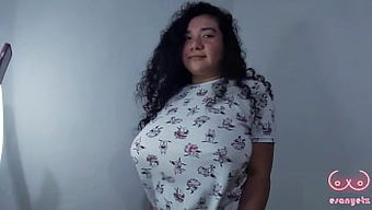 大天然乳房的拉丁美女...