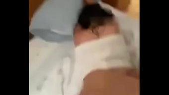 朋友的前任正用大屁股...