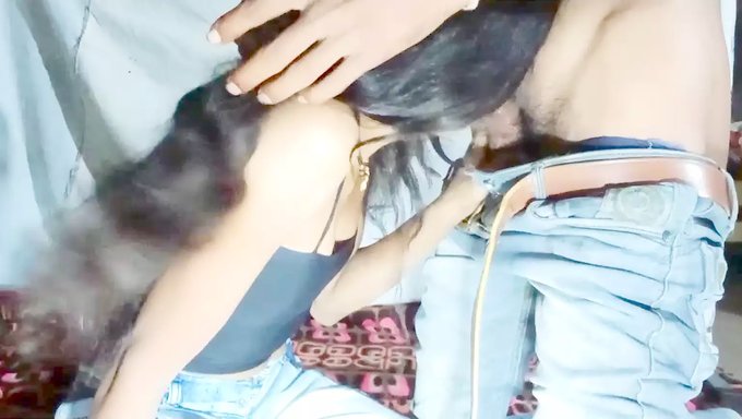 18岁生日女孩的大奶子和小奶子