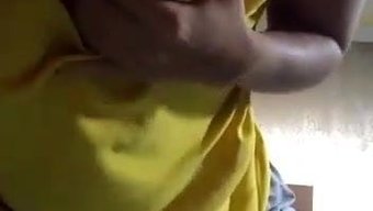 看年轻的摩洛哥女孩自慰