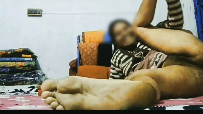 背叛的妻子和丈夫视频通话
