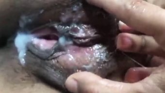 18岁的印度女孩被大...