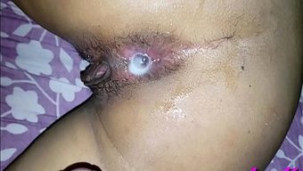 美丽的女孩的第一次:...