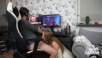 少女(18+)在守望...