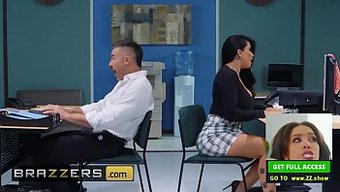 巨乳熟女在这个热门视...