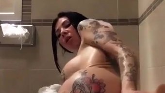 业余继妹在浴缸里沉迷...