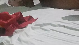 亚洲按摩男孩给美女口交