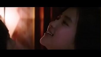 体验最性感的女仆女同...