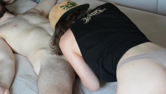观看法国业余夫妇在这...