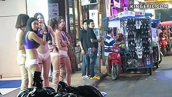 亚洲少女(18+)被...