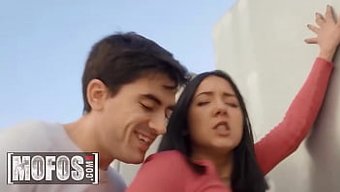 胸部丰满的拉丁美女j...