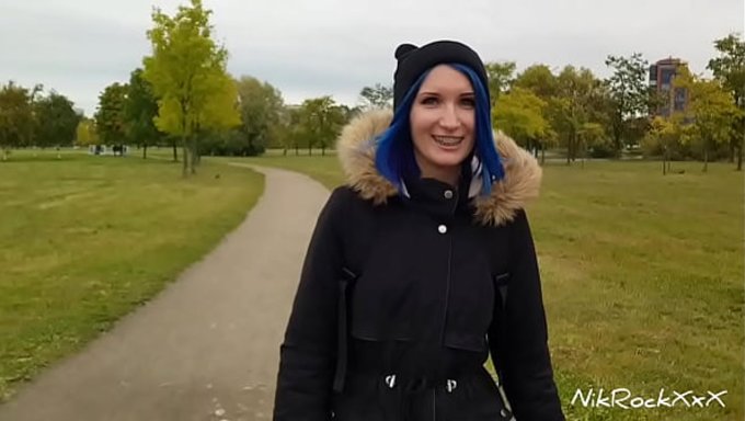 私密房间的化学反应让街头陌生人失去了羞涩