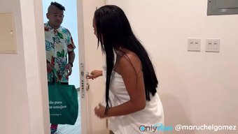 性欲高涨的女孩在勾引...