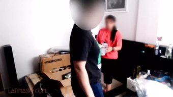 大屁股的拉丁女佣被大力操