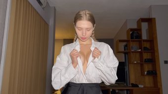 欧洲少女在pov中手...