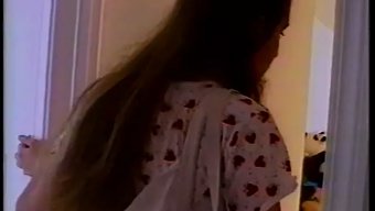 18+小胸部的少女享...