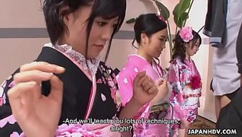 亚洲女人接受硬核性爱训练