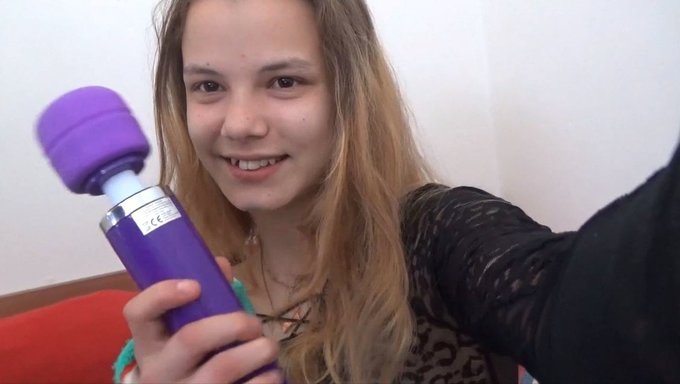 18岁的德国少女有小胸部和大阴蒂,被操了