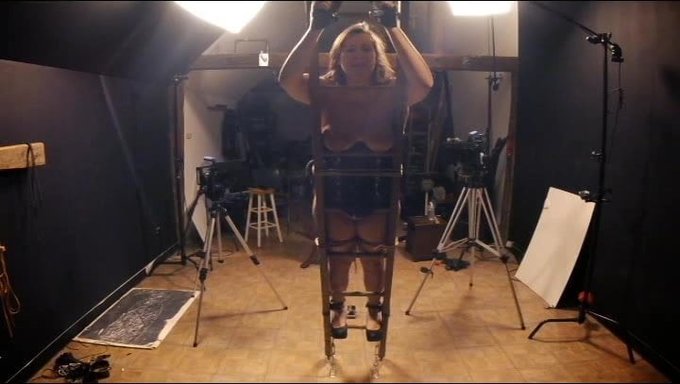 用bdsm皮带玩弄,带来愉悦的疼痛